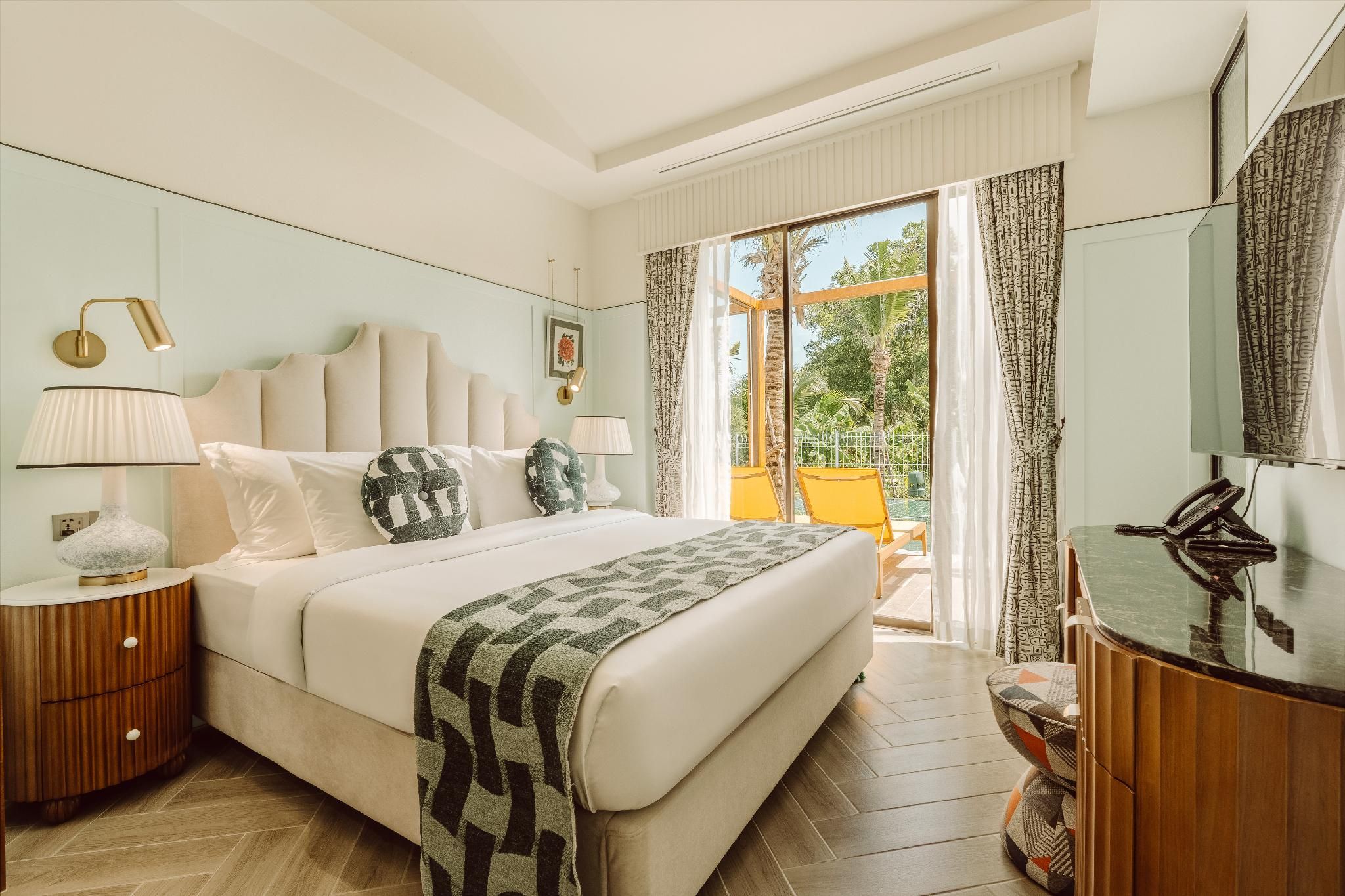 Sol Two-Bedroom Lagoon Suite Villa - Up to 8 Guests - Free Drop-off Airport Transfer