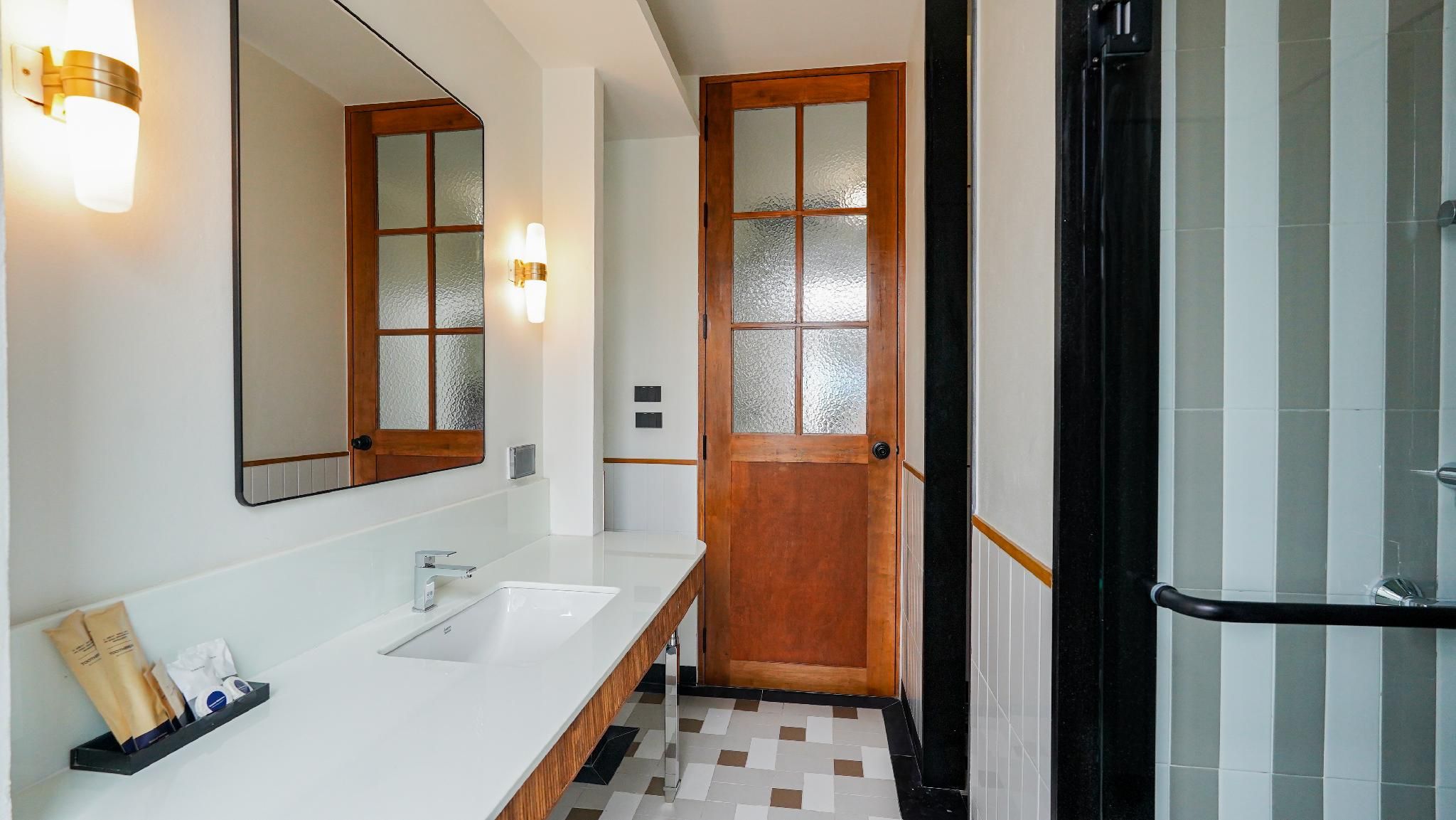 Standard Lagoon Villa - Free Drop-off Airport Transfer