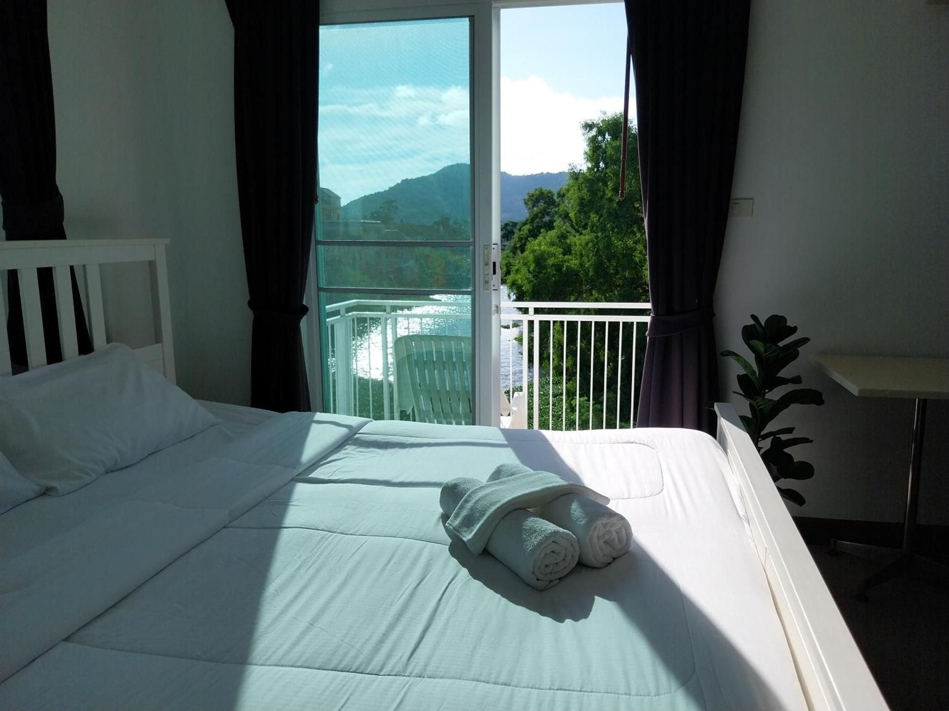 King Room with Mountain View