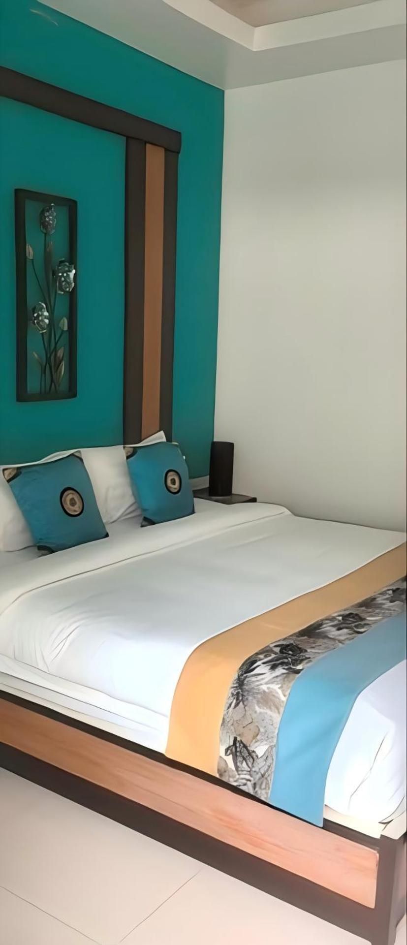 Queen Room with Pool View