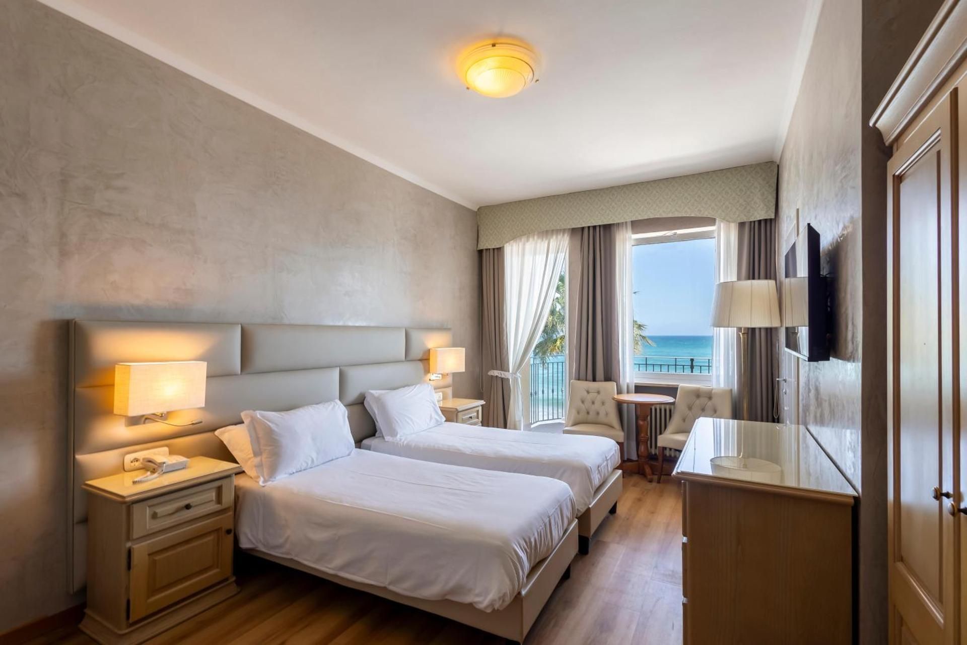 Triple Room with Sea View