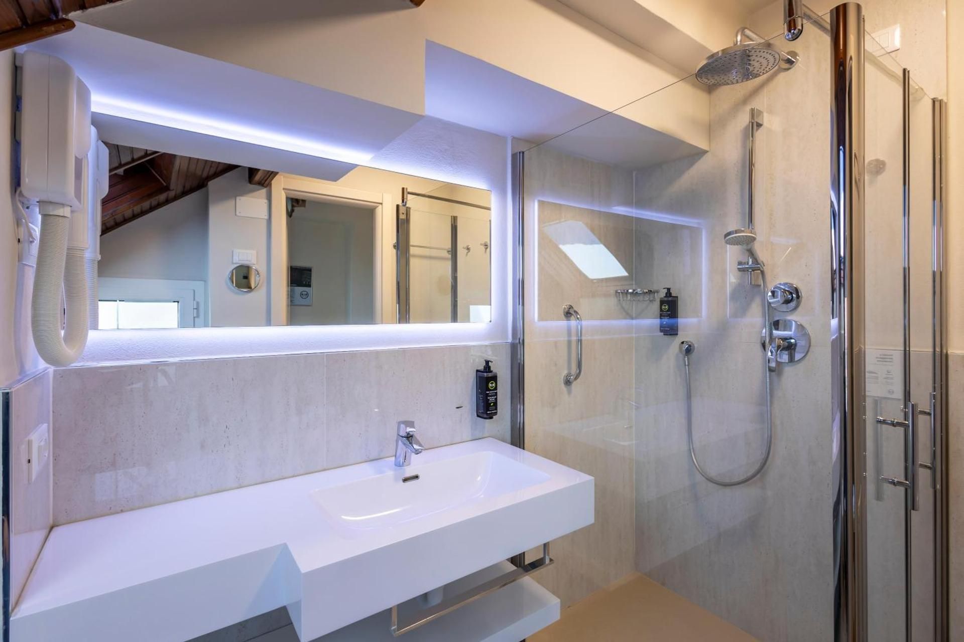 B&B HOTEL Diano Marina Palace Double Room with Terrace and Side Sea View 3