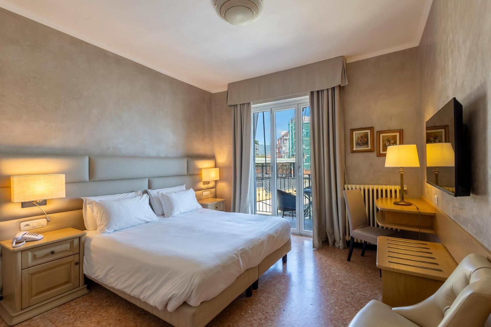 B&B HOTEL Diano Marina Palace Double Room with Terrace and Side Sea View 2