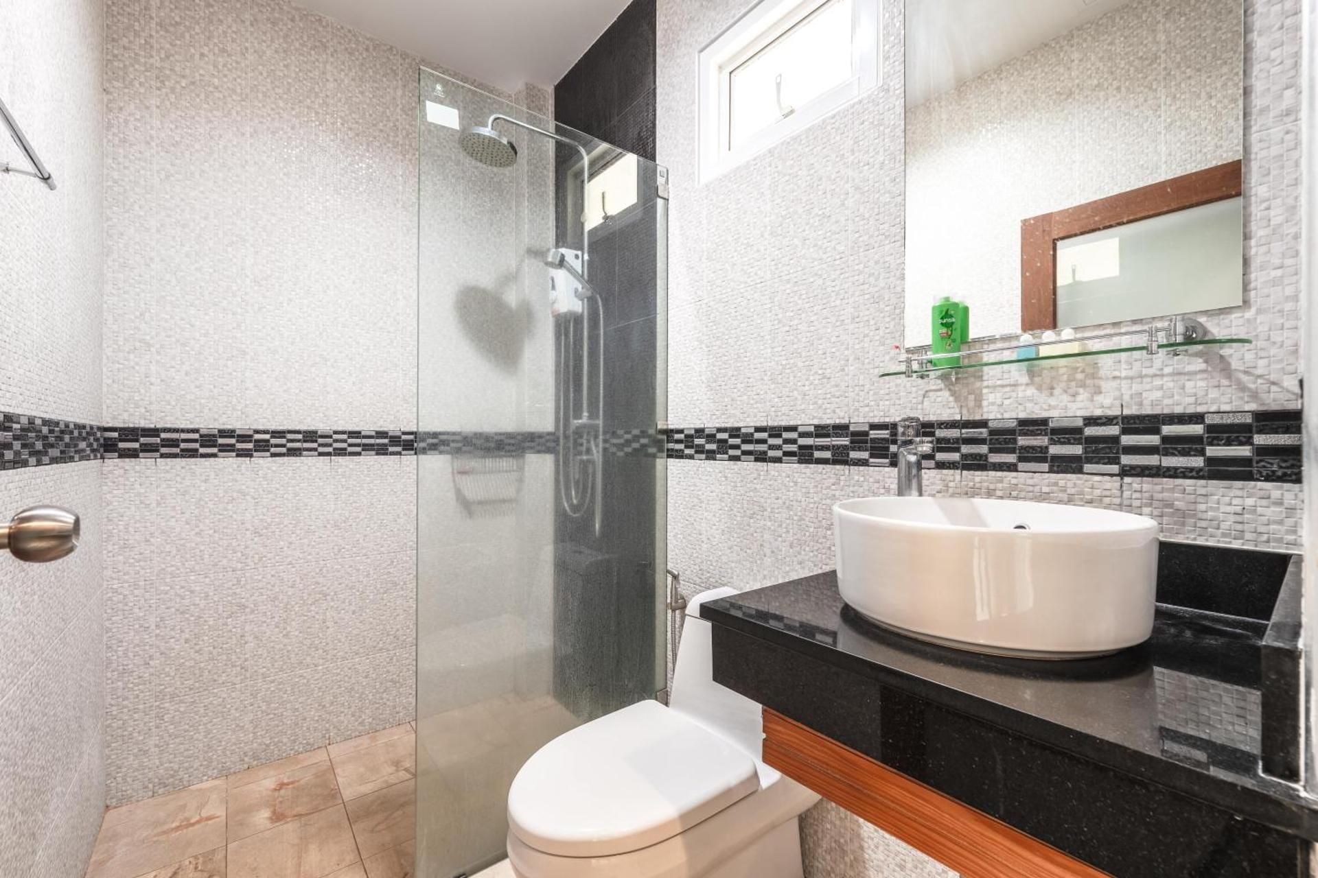 Little Kamala Hill King Room with Mountain View 2