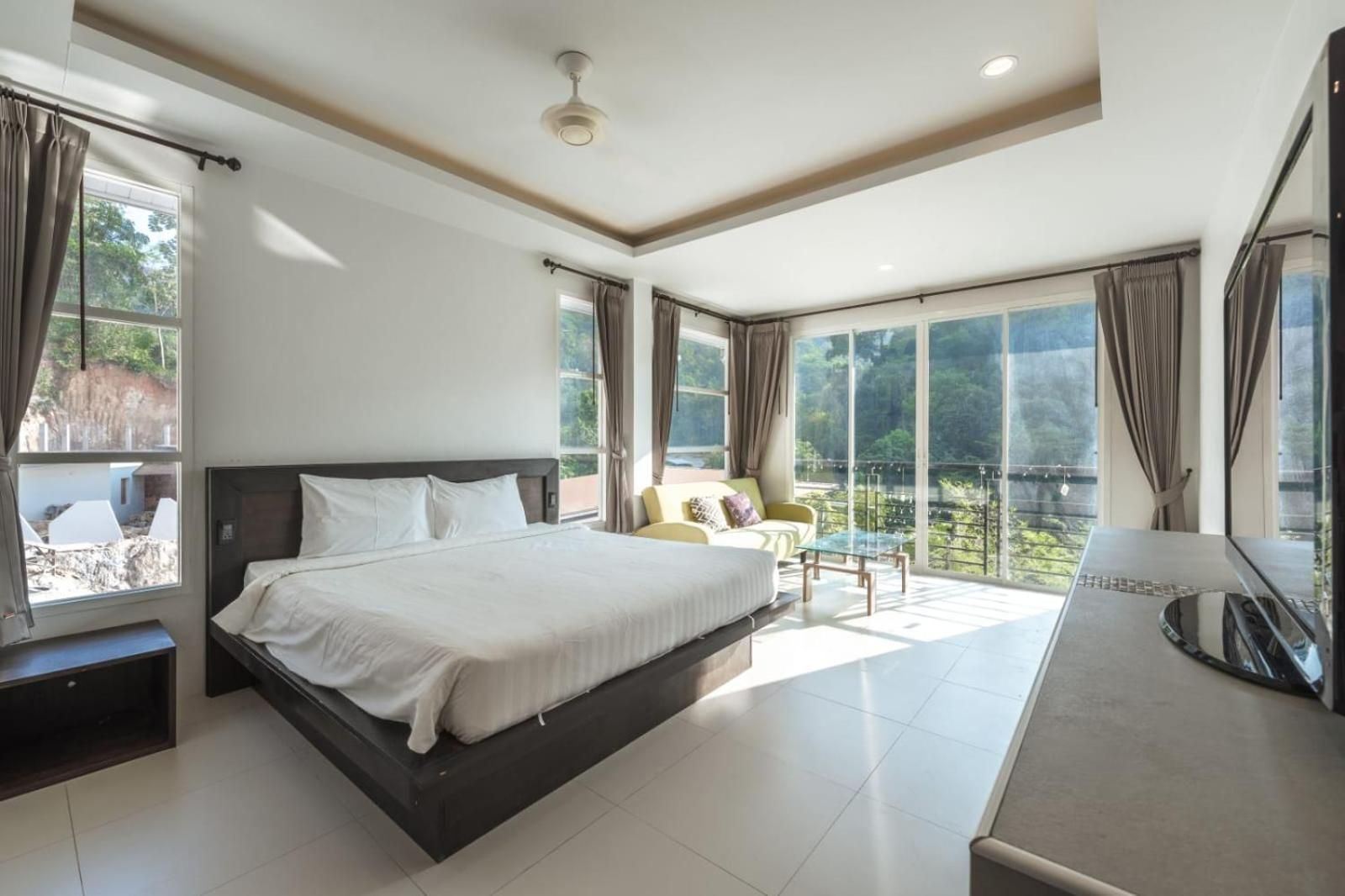 Little Kamala Hill King Room with Mountain View