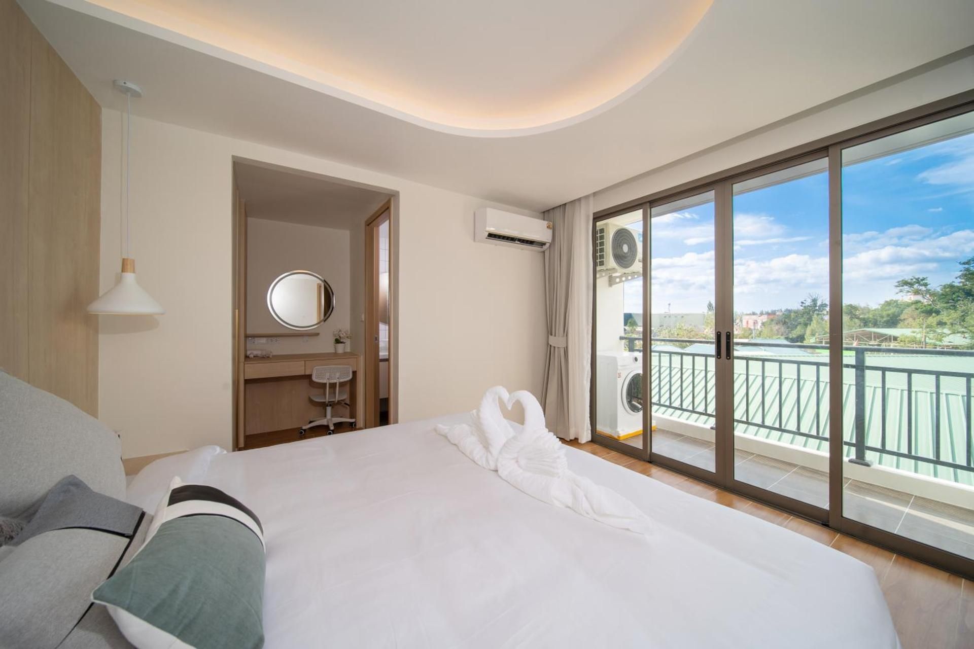 Studio with Balcony