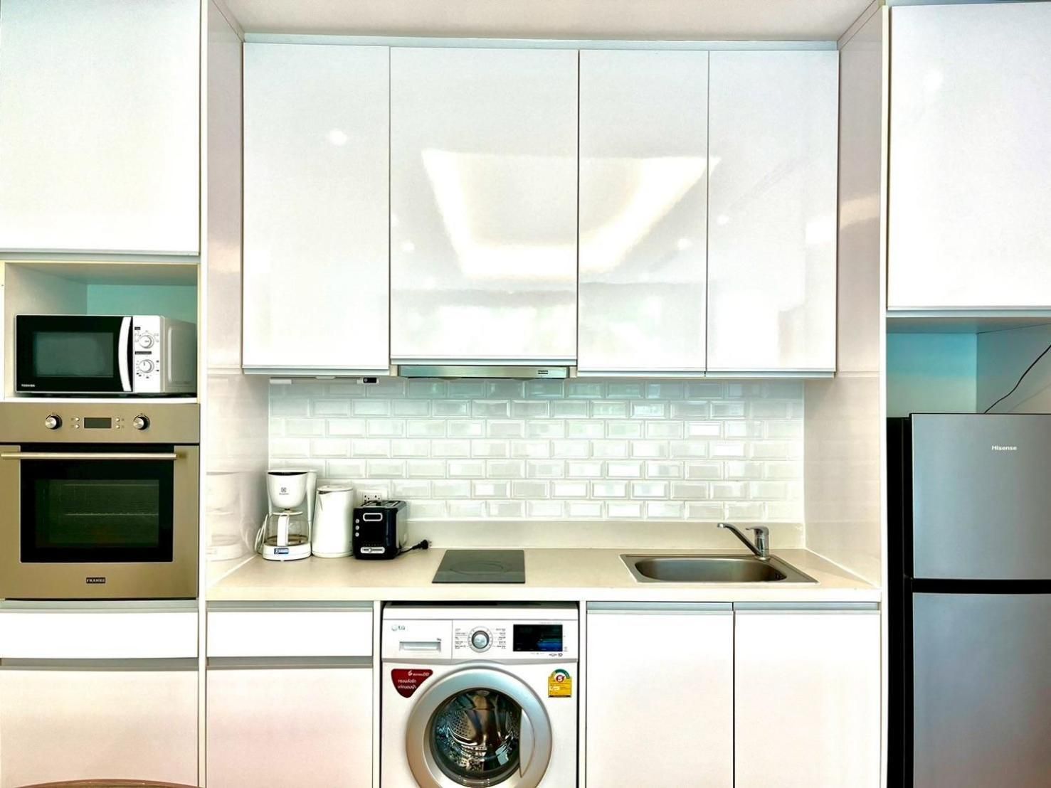 Deluxe One-Bedroom Apartment