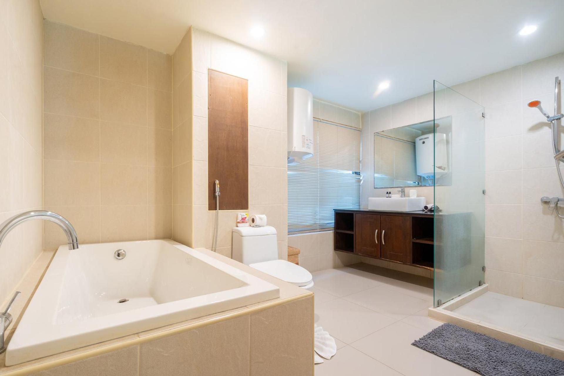 Three-Bedroom Apartment with Balcony