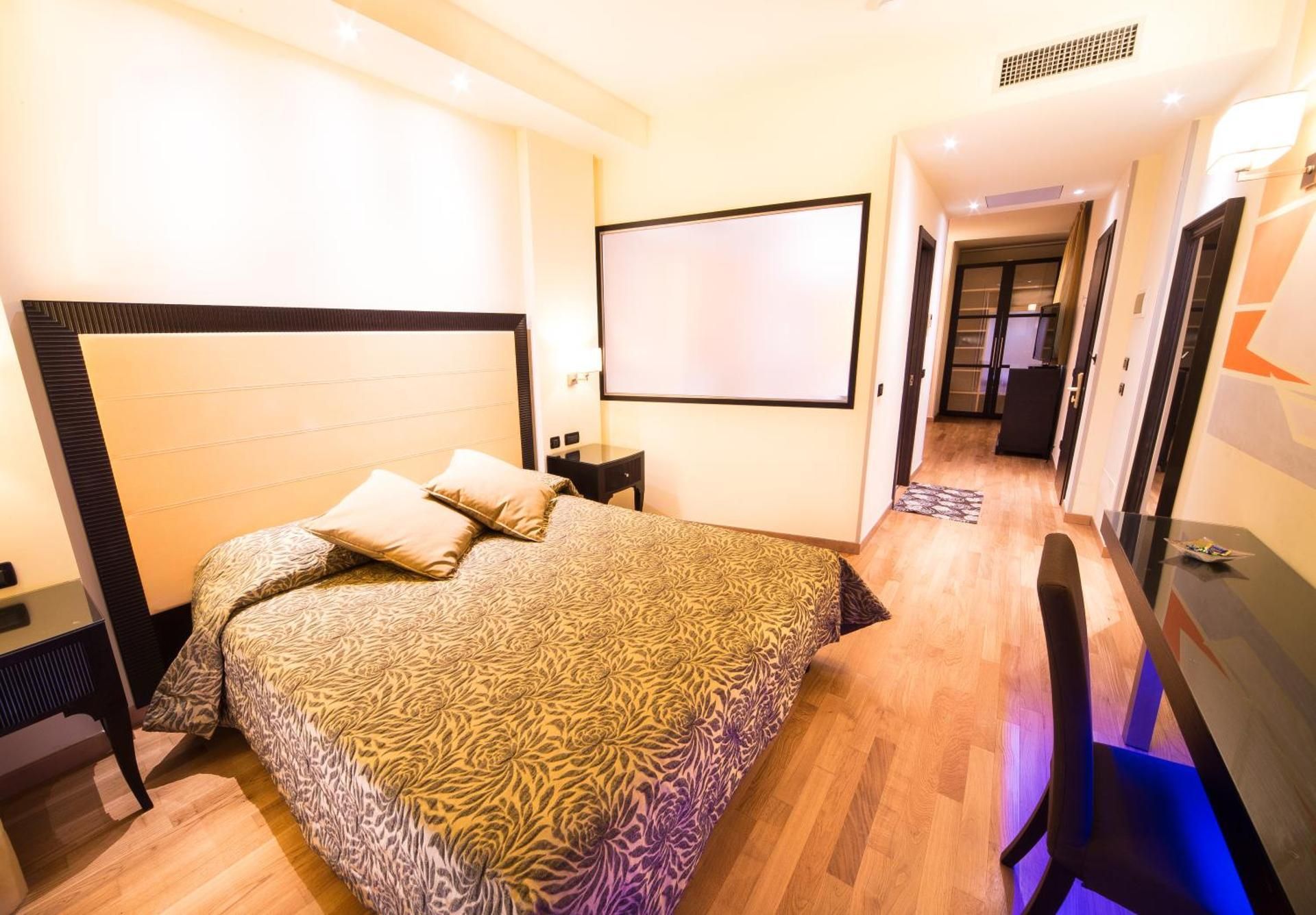 Queen Double Room with Spa Bath