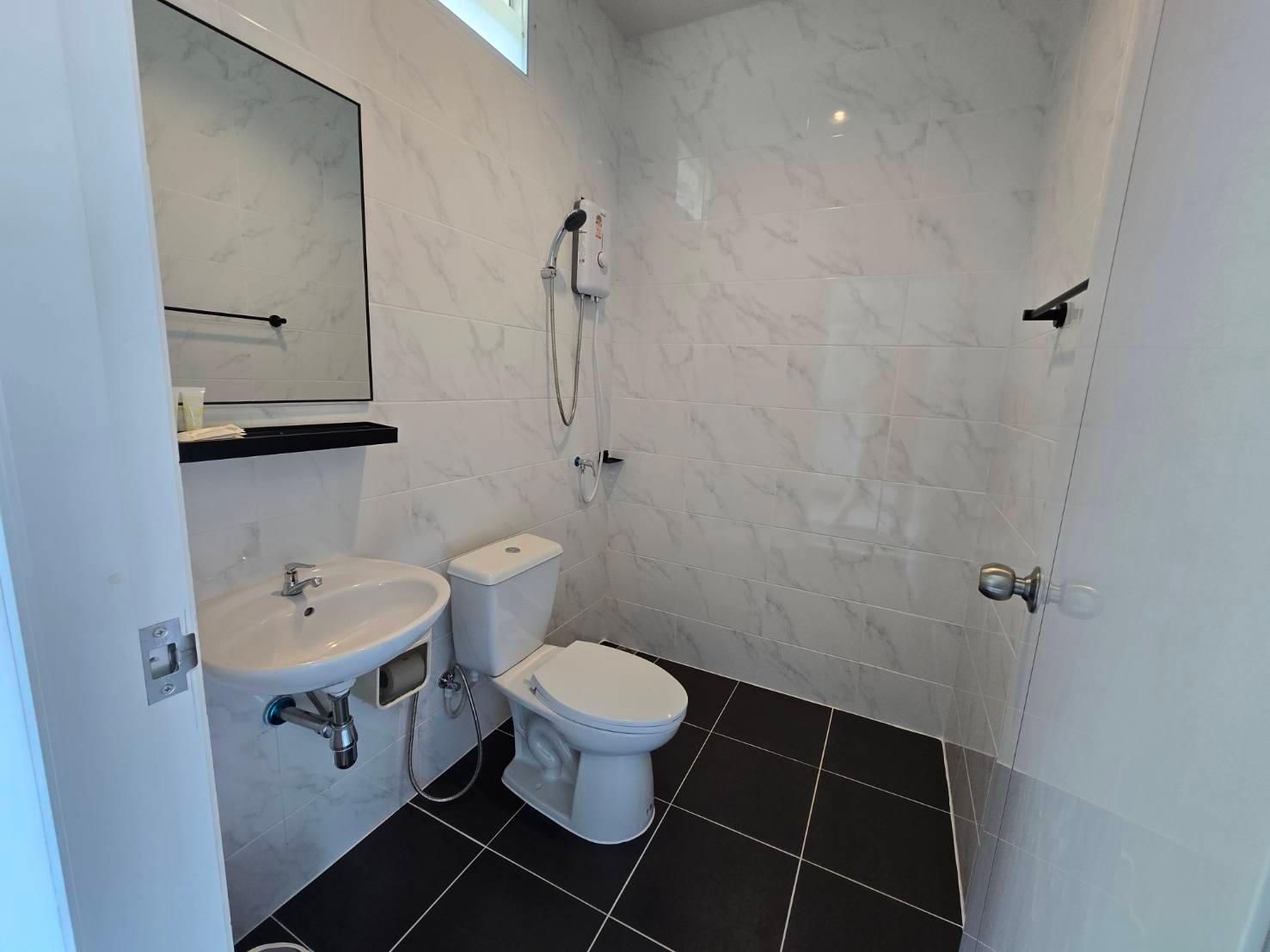 แวะพักสเตย์โฮสเทล (Wae Phak Stay Hostel@Khok Kloi) Superior Single Room for 2 People 2