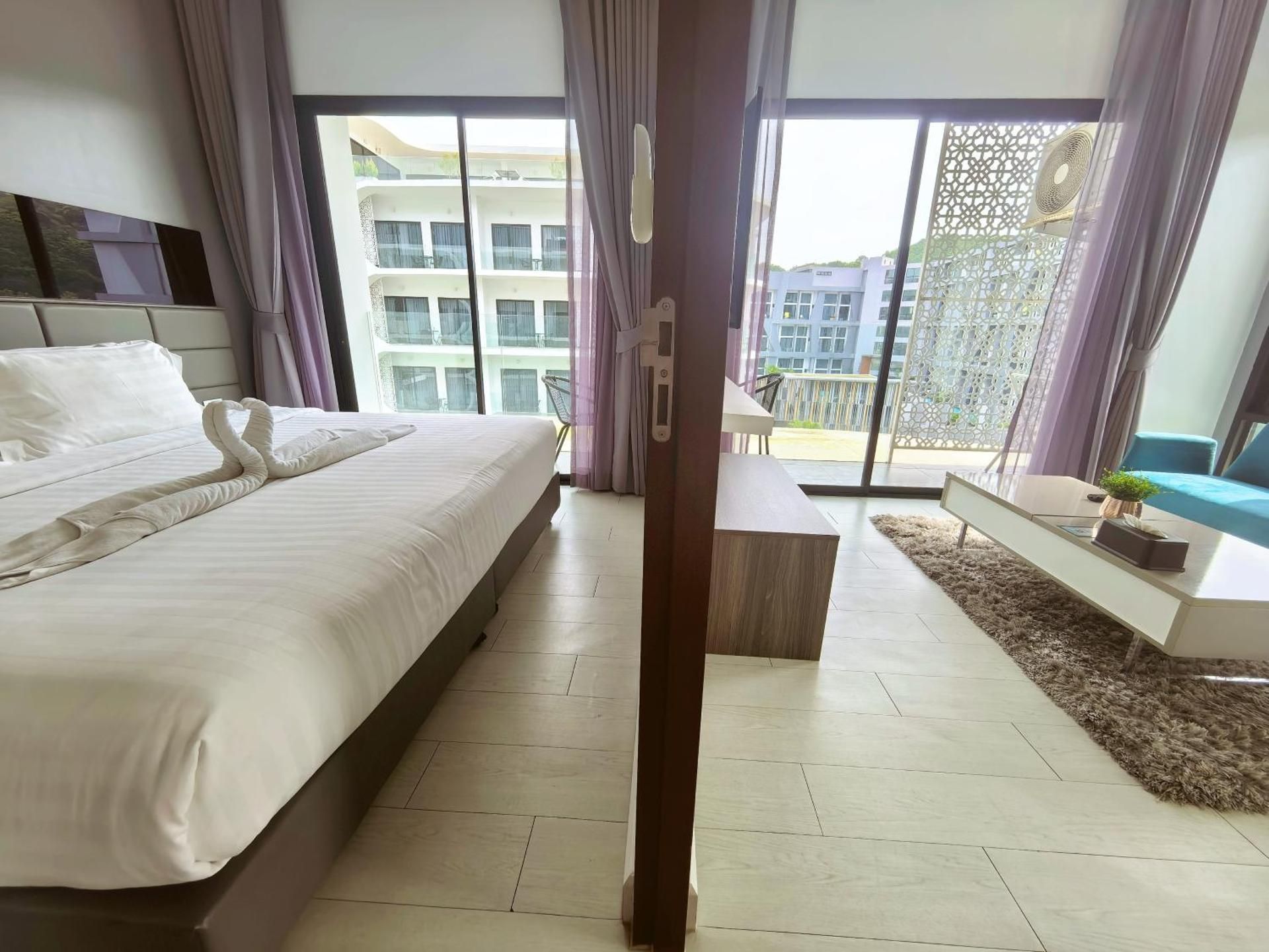 九雅集 The Nine Refined Retreats Studio with Mountain View