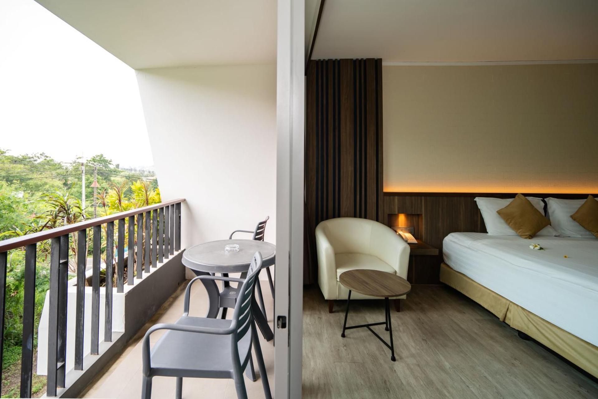 Le Resort and Villas Deluxe Triple Room 2