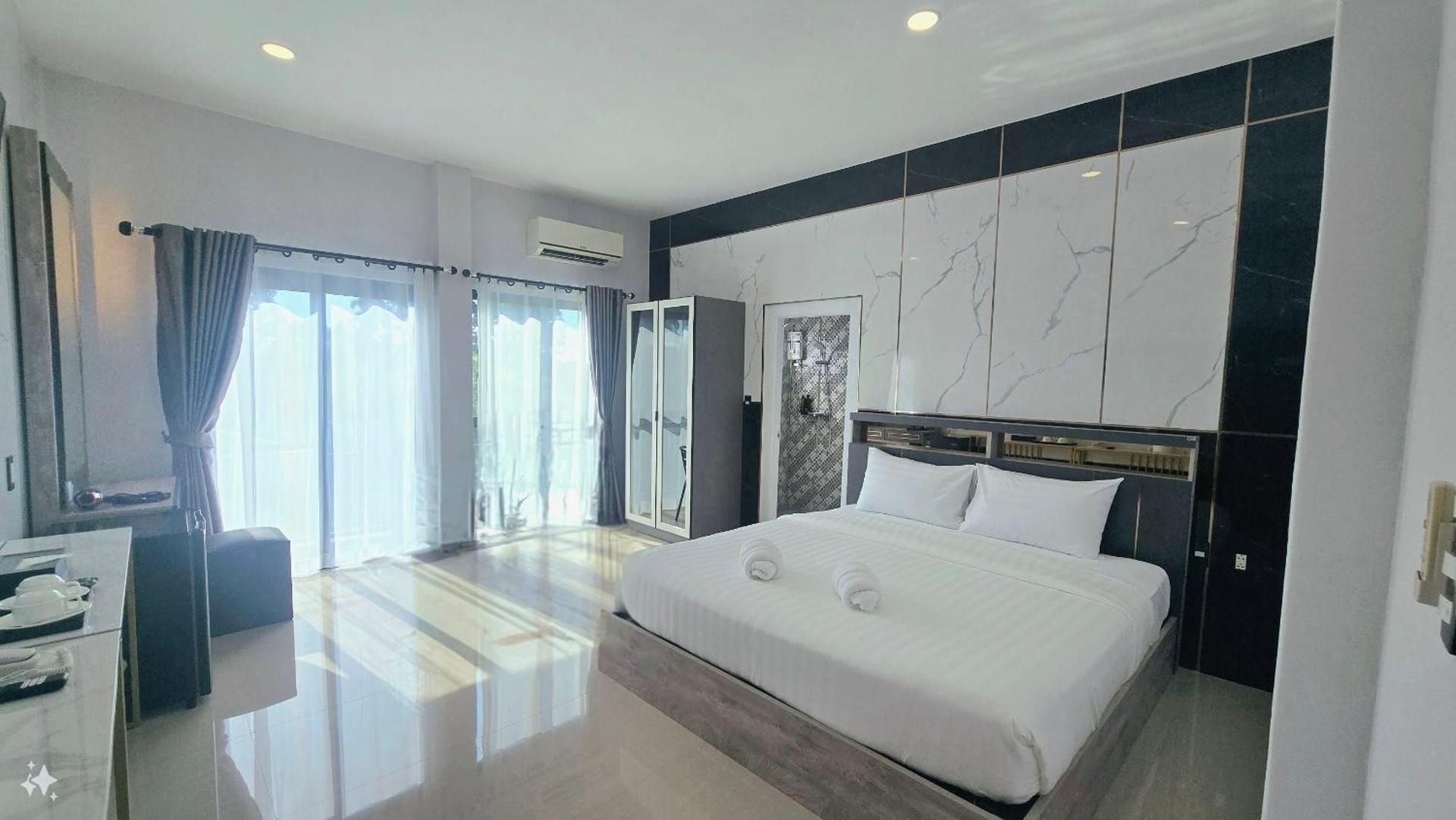 Premier King Room with Pool View