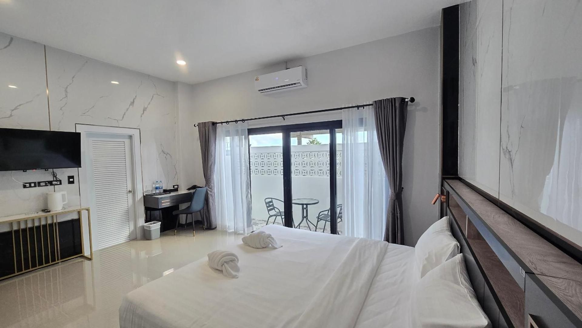 Deluxe King Room
