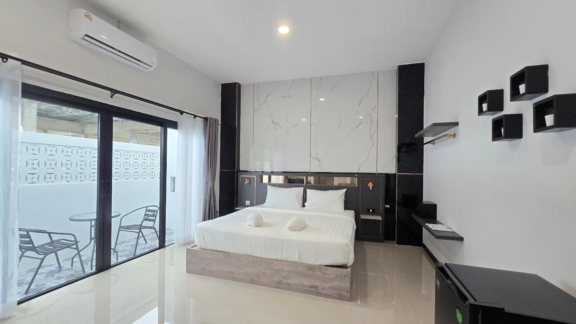 Deluxe King Room