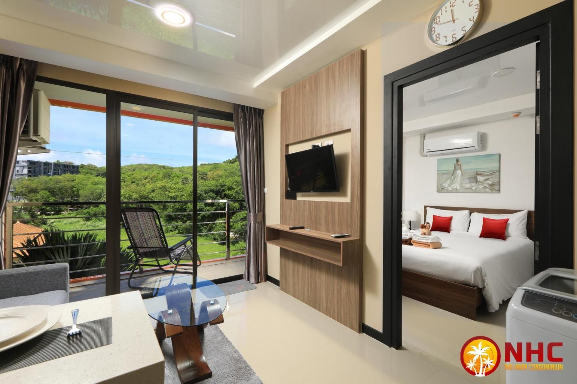 Apartment with Mountain View