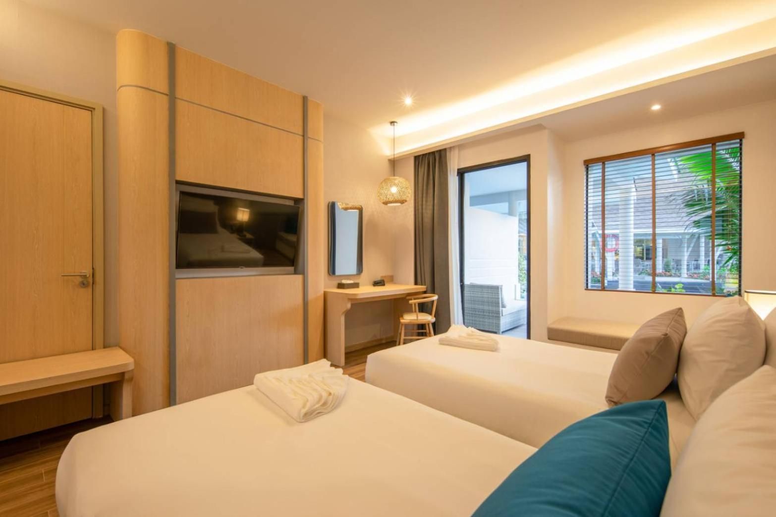 Deluxe Room With Pool Access