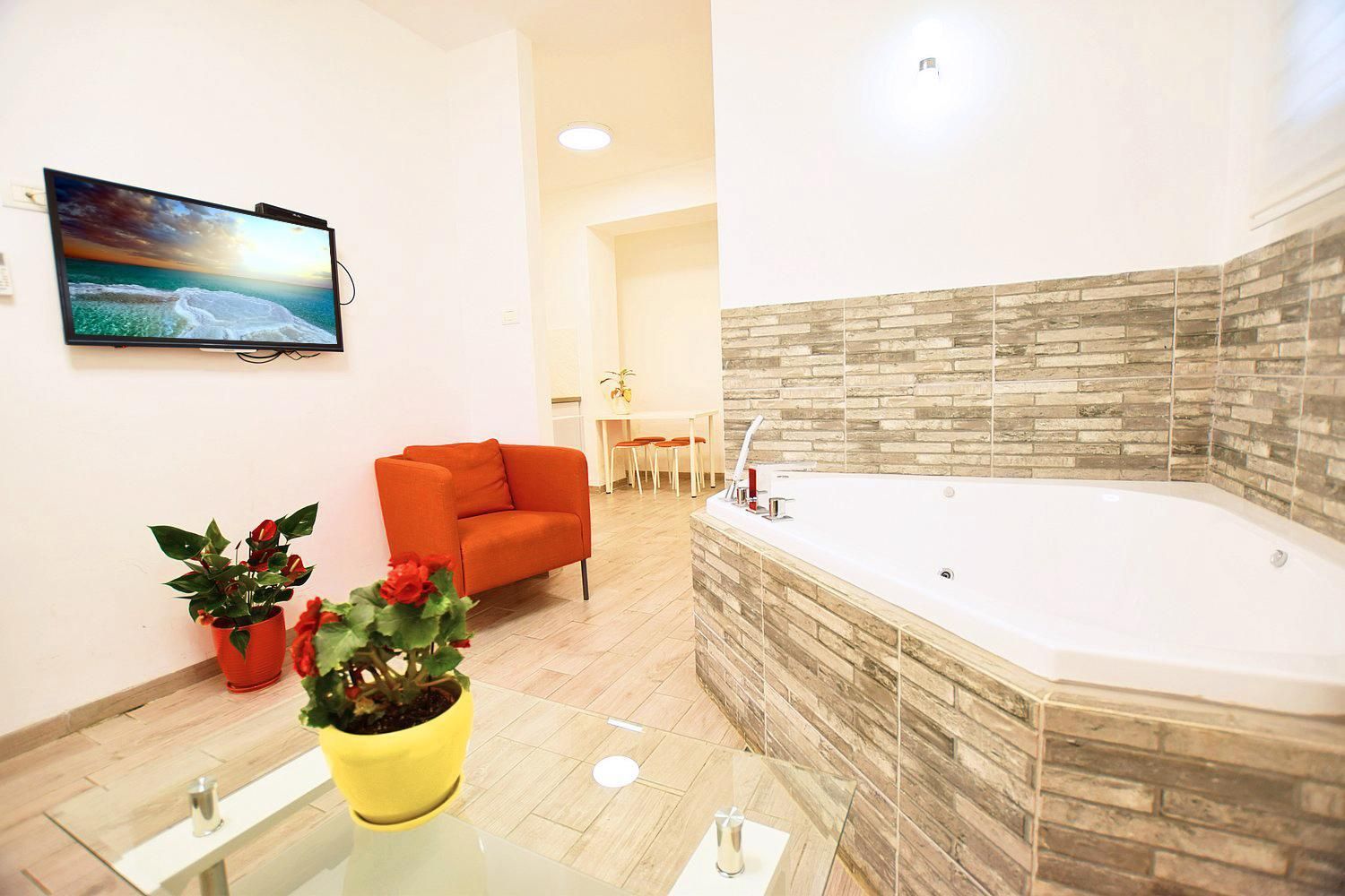 Two-Bedroom Apartment with Spa Bath