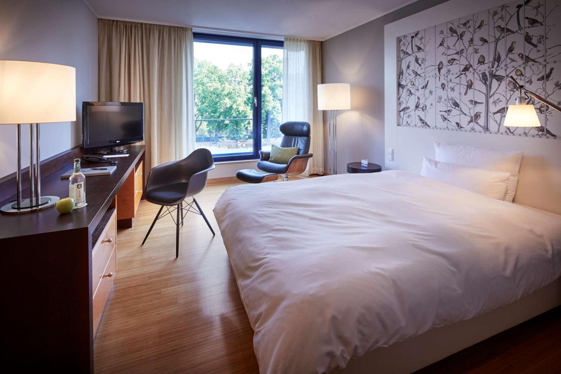 Deluxe Queen Room