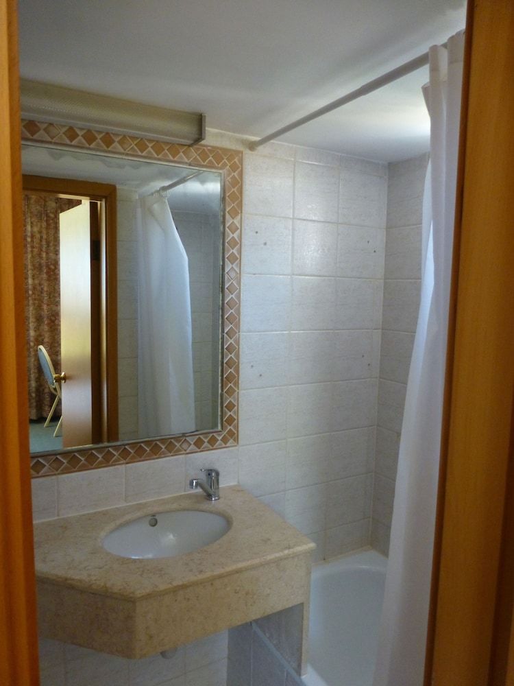 Marom Residence Romema Standard Double or Twin Room 2