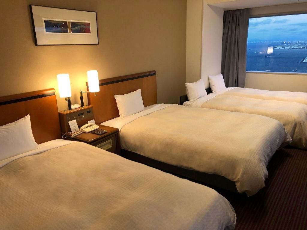 Corner Deluxe Twin Room with 2 Extra Beds for 4 People - Smoking