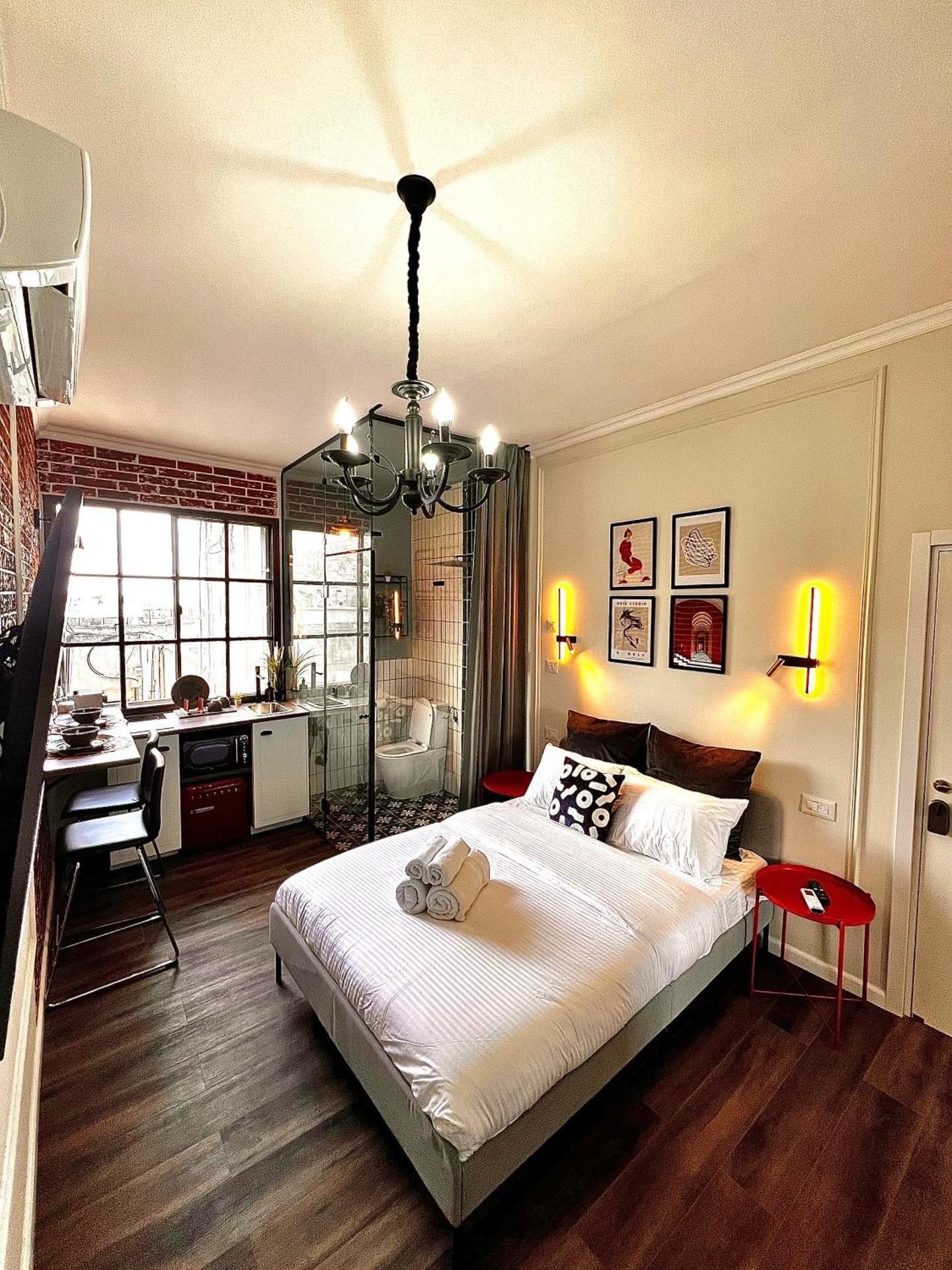 Designer Apartment with SPA complex & Jacuzzi near Bahai Garden Haifa Studio Apartment with Harbor View