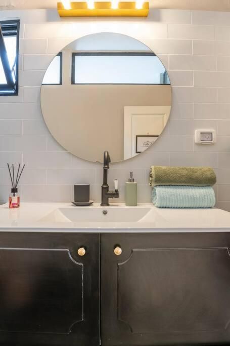 Levi Urban - Top Location Boutique Apartments in Haifa DELUXE APARTMENT 2