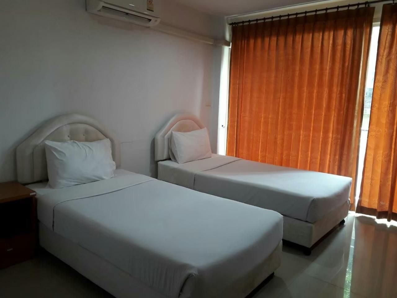 Phetsuwan Hotel Standard Twin Room
