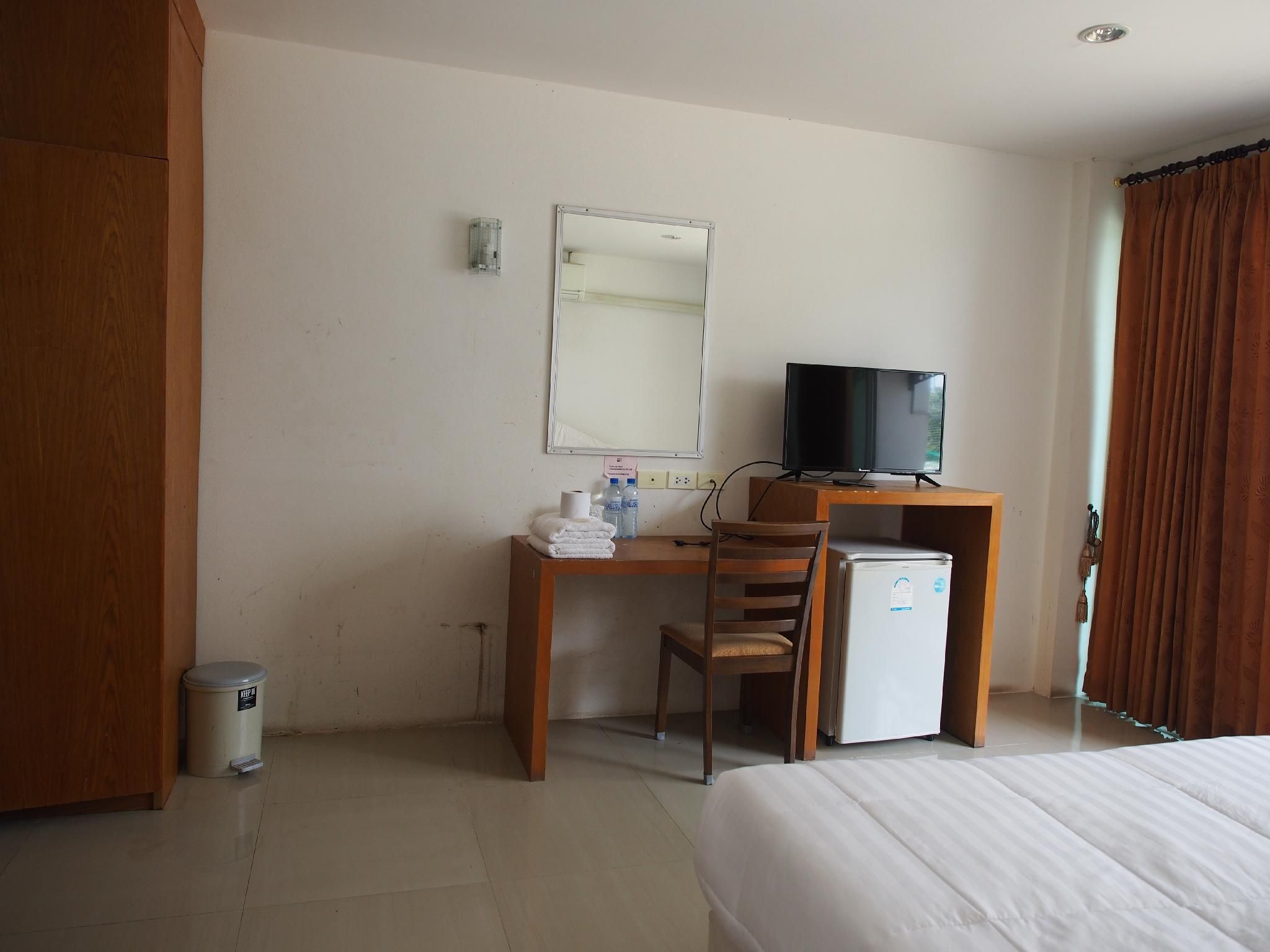 Standard with 1 Queen Bed