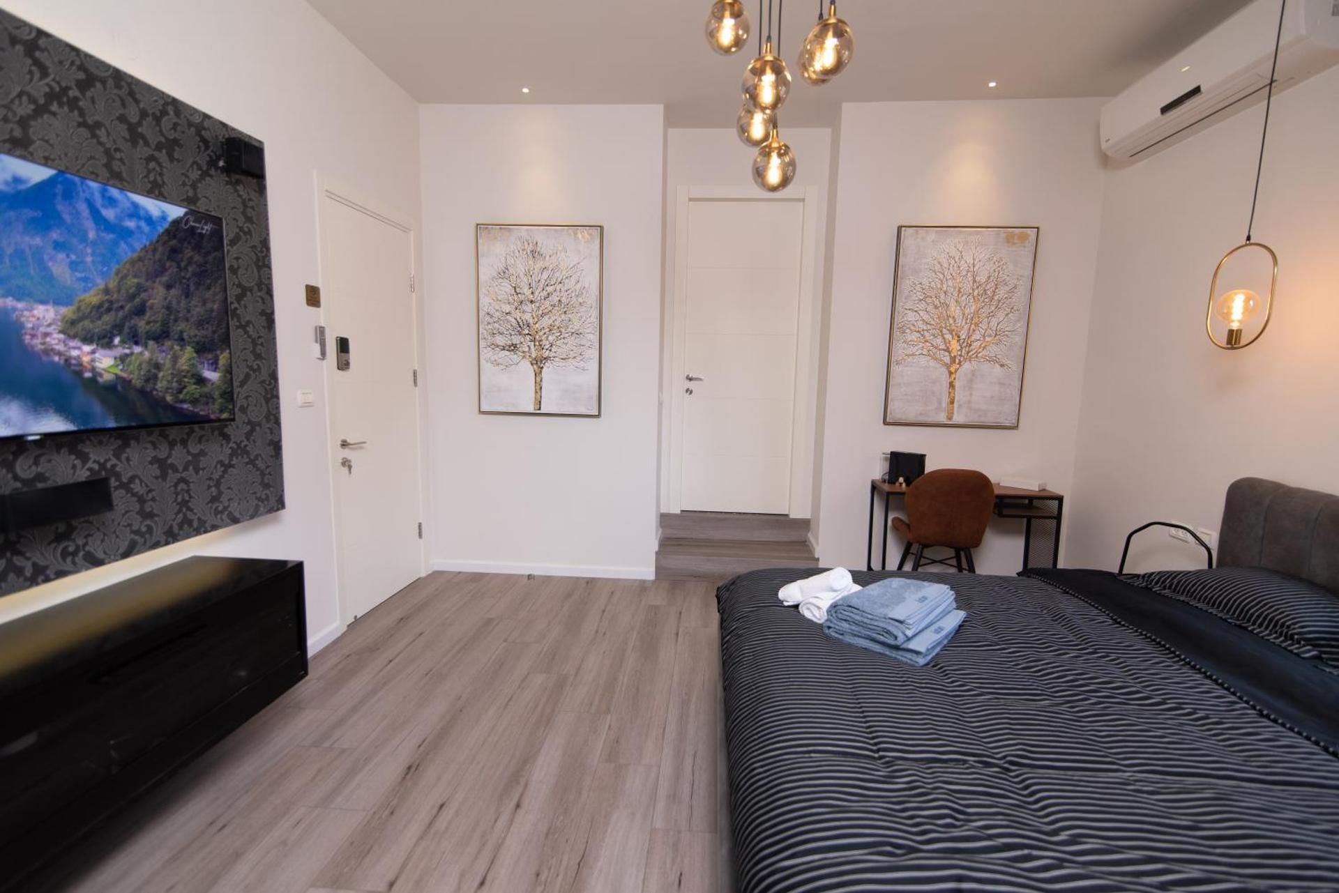 Deluxe King Suite
