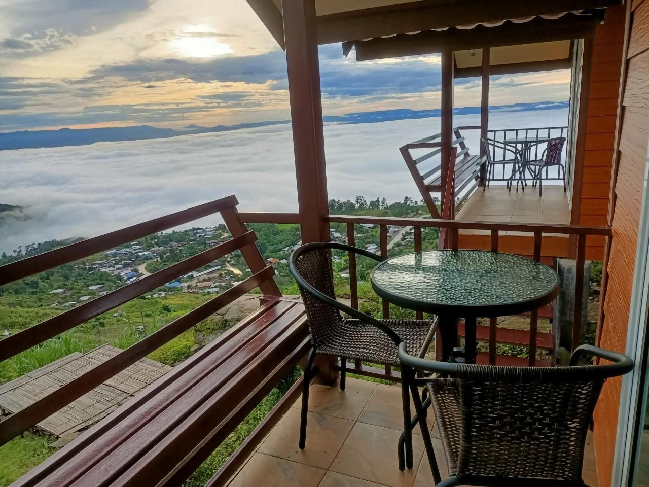 Nuea Tawan @Phu Thap Buek Small House