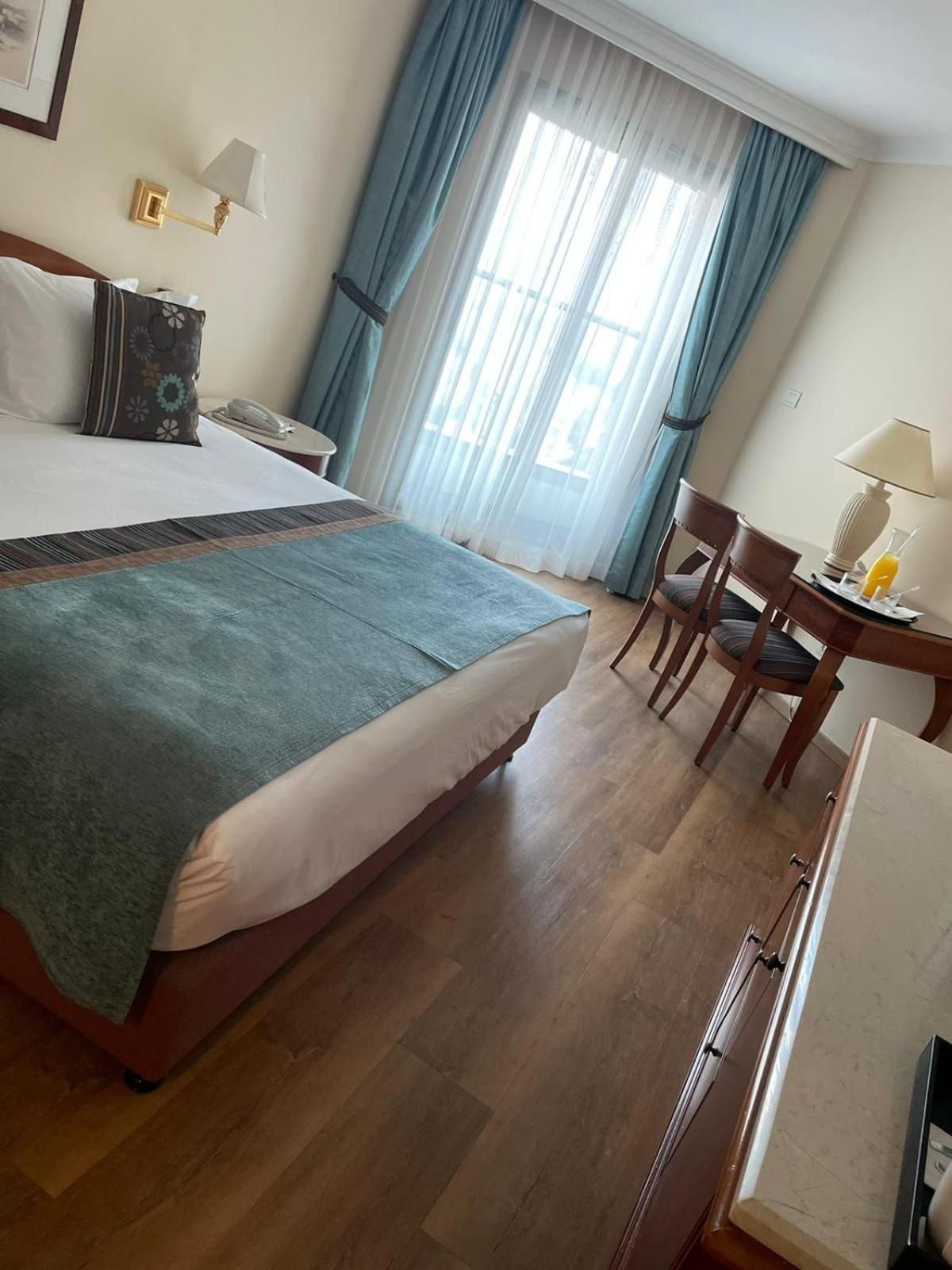 1 Queen Standard City View