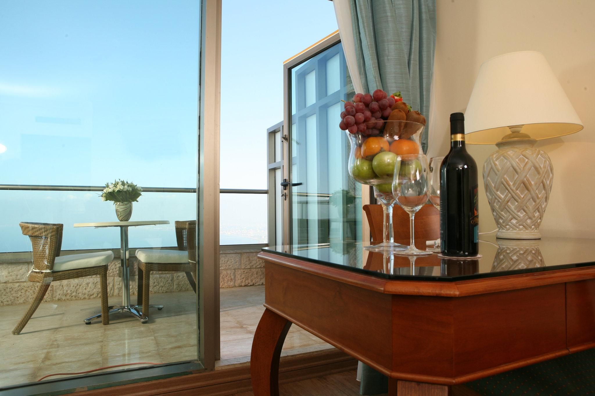 1 Queen Premium Bay View Furnished Balcony Sofa Bed