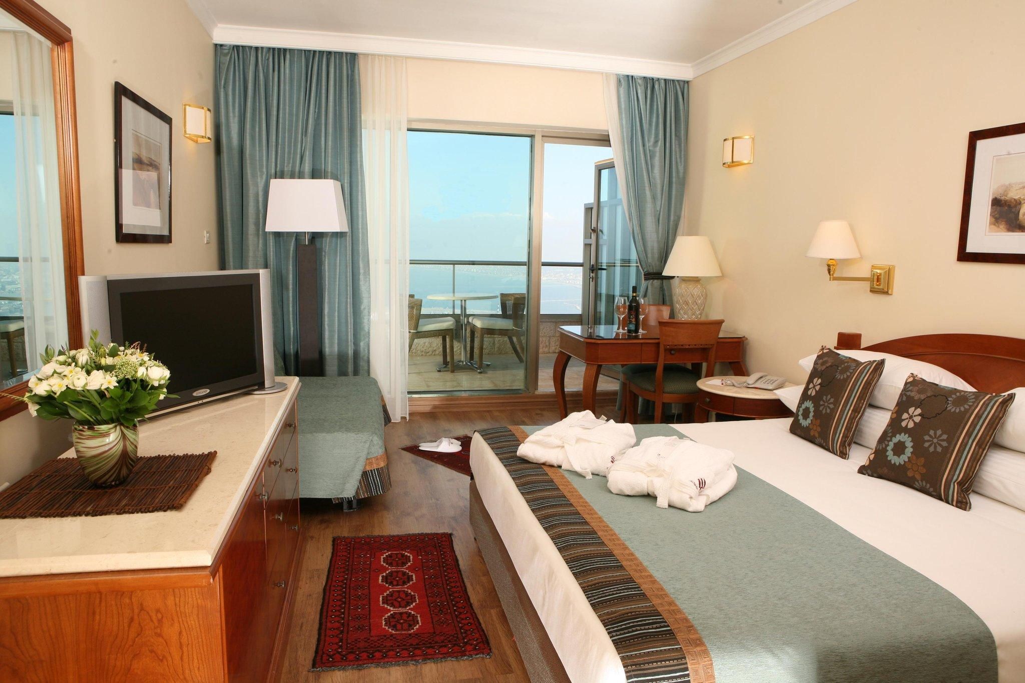 1 Queen Premium Bay View Furnished Balcony Sofa Bed