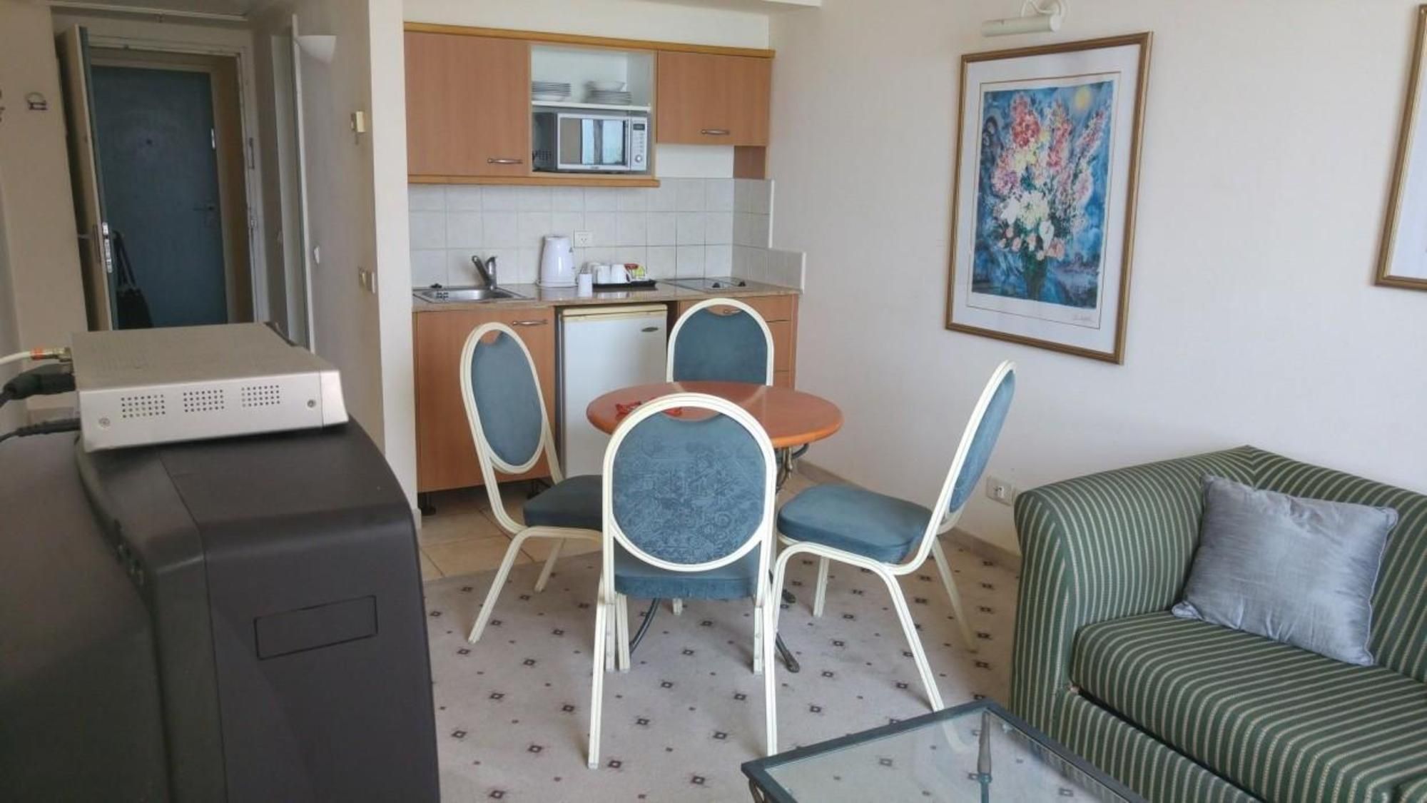 4cf4eca01eab7930fe53792c86d6779a