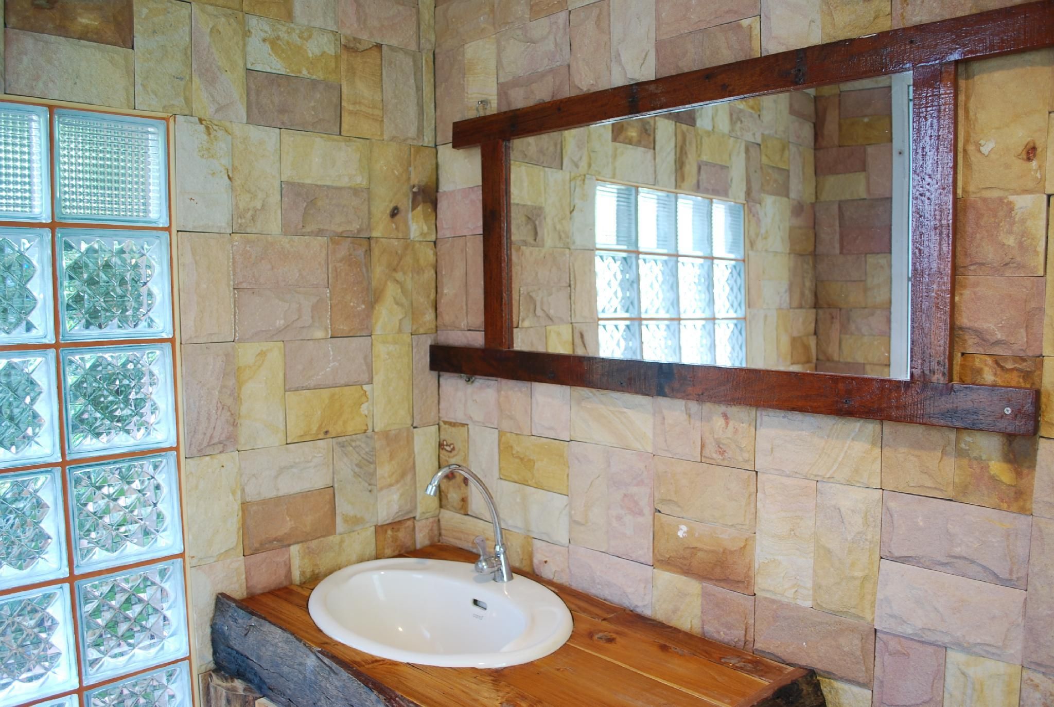 Prue Sa Raj Deluxe Cottage 2