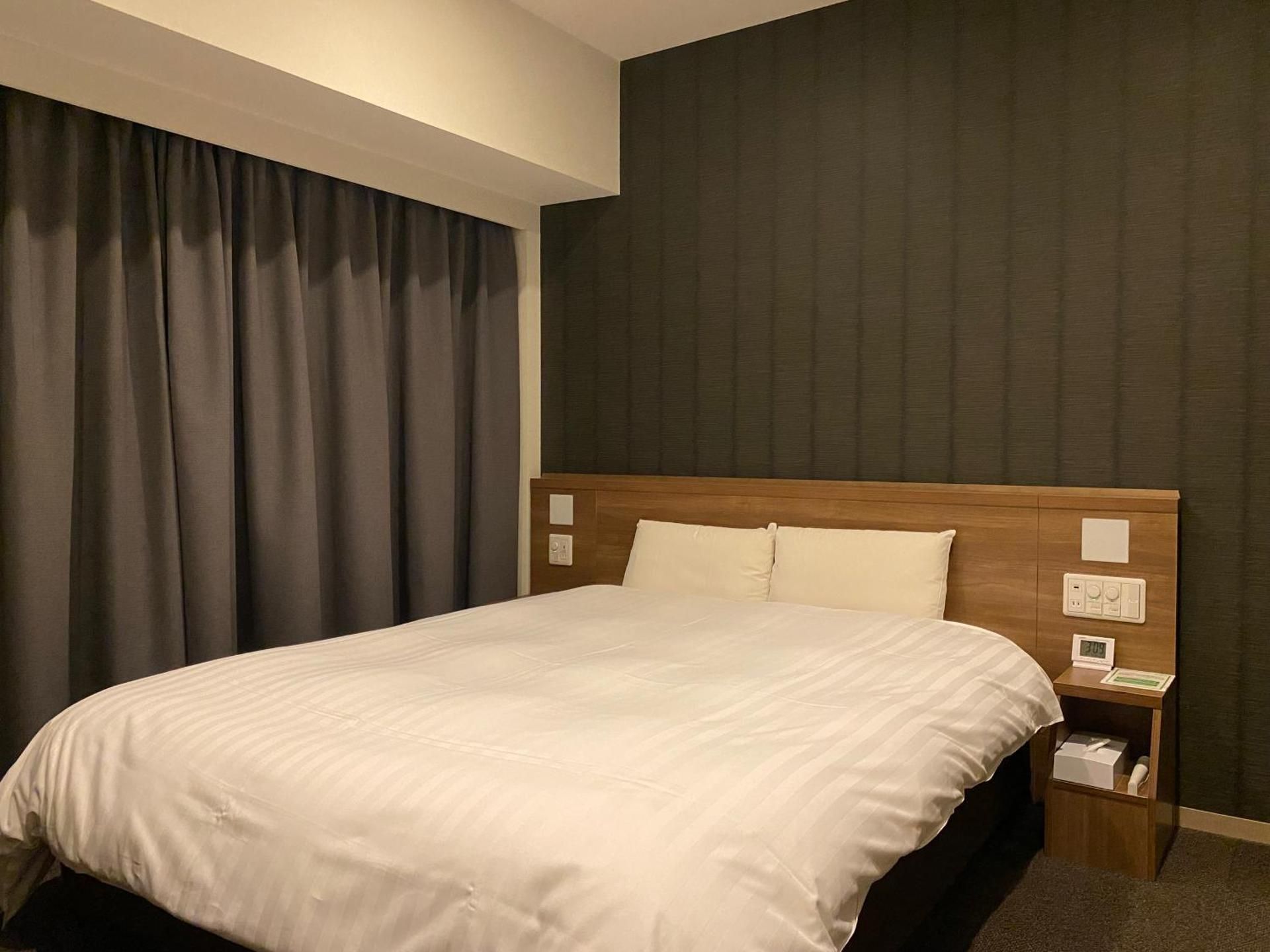 Standard Queen Room - Non-Smoking