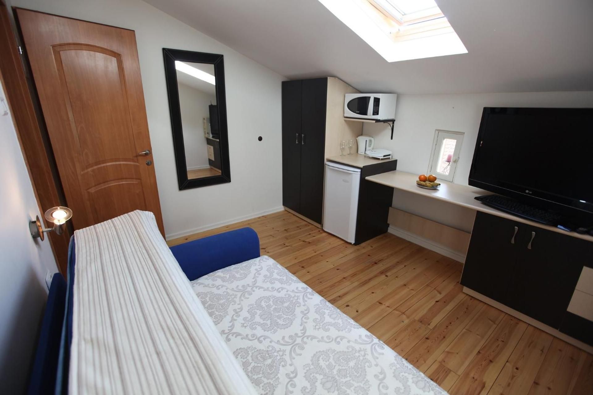 shared lounge/tv area