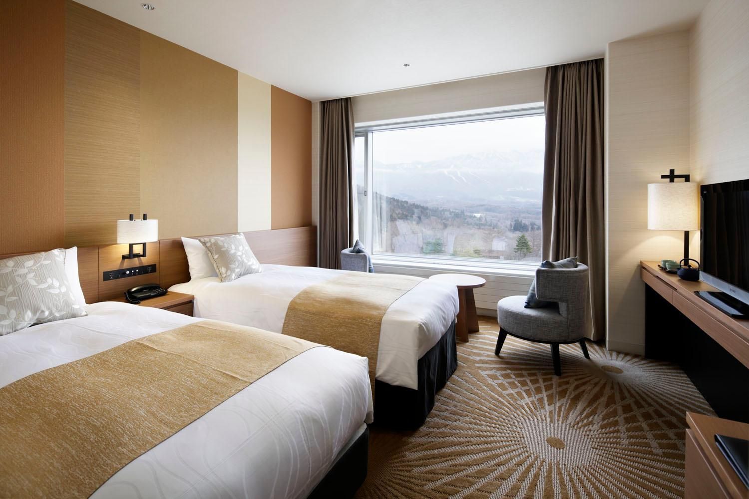 Superior Twin Room with Bathtub