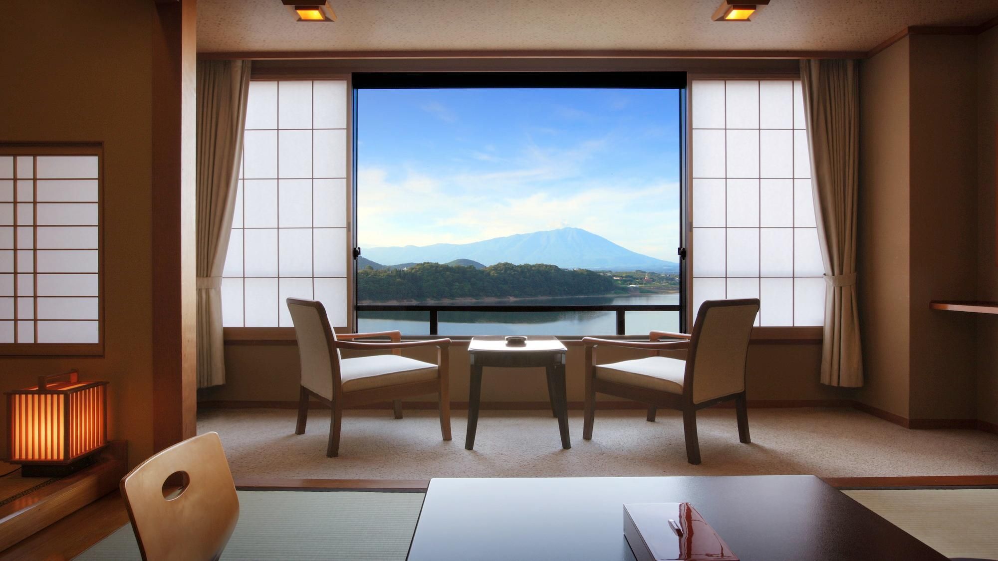 Japanese Style Room with Lake view