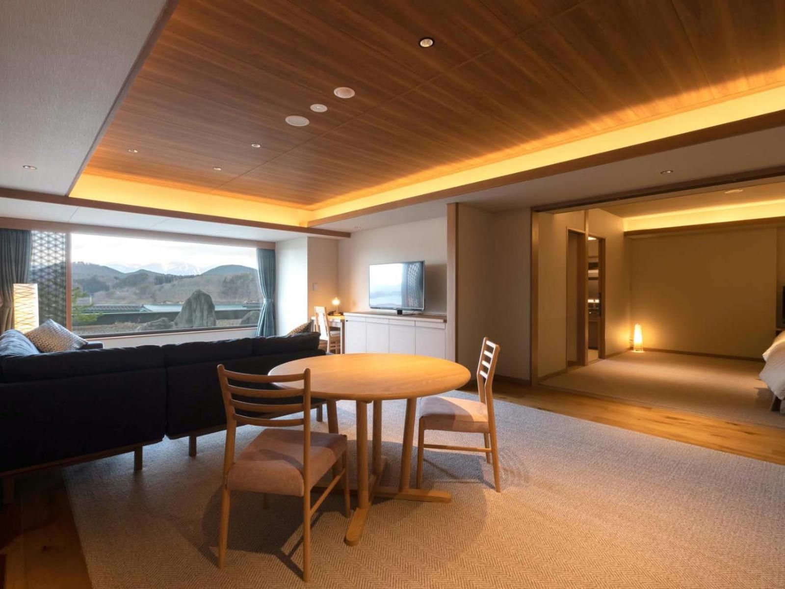 Suite with Lake View