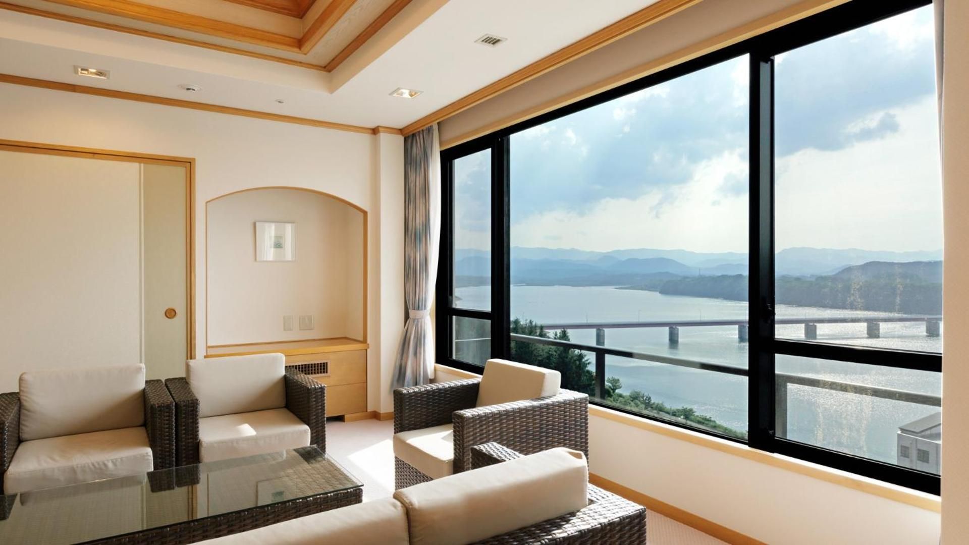 Deluxe Family Suite