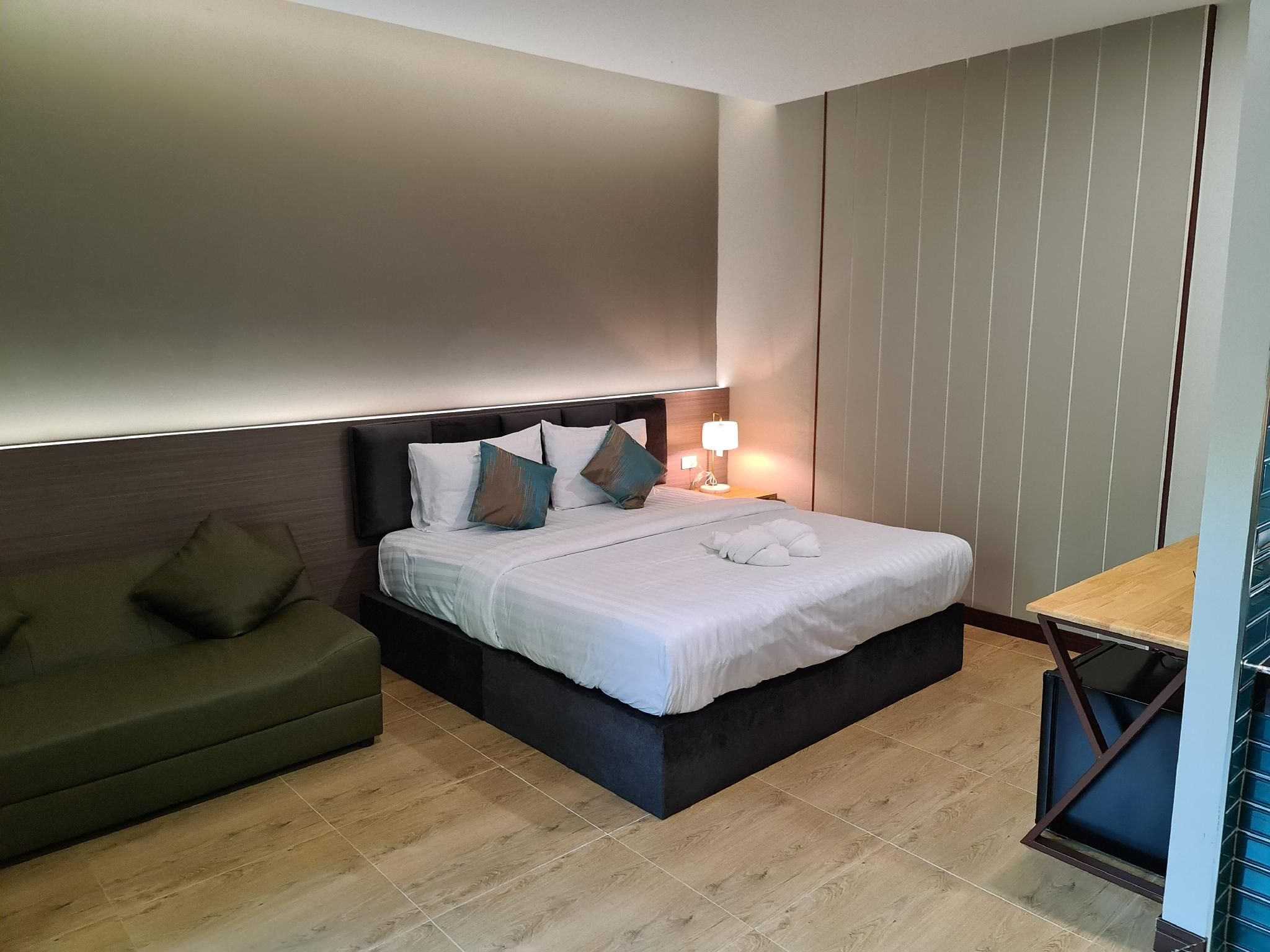 Connecting Rooms with Bathtub