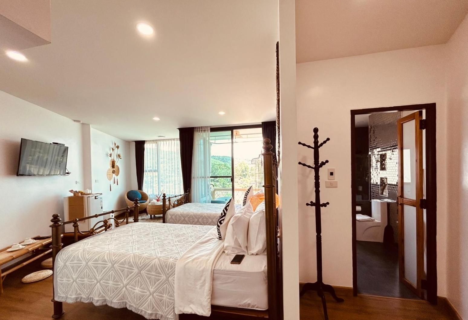 Twin Room with Bath