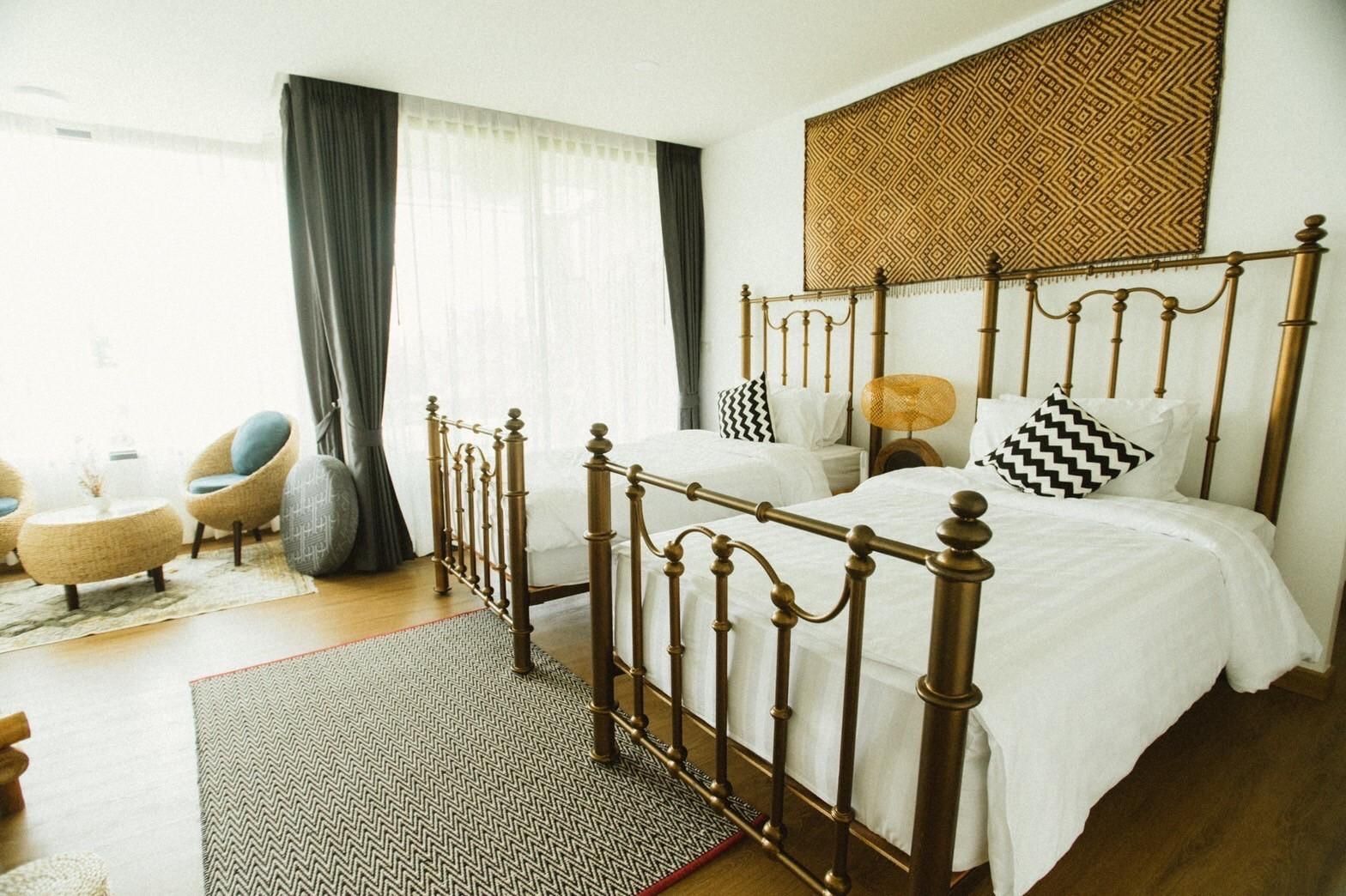 Deluxe Room B with Bathtub