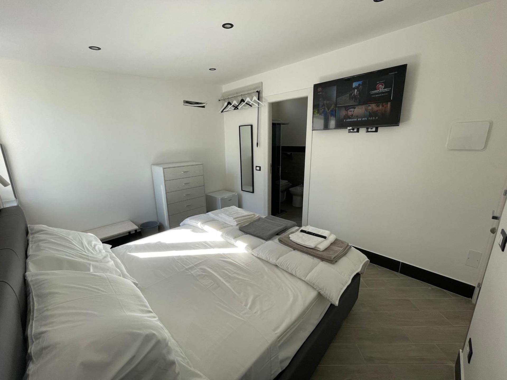 Deluxe Room (2 Adults + 1 Child)
