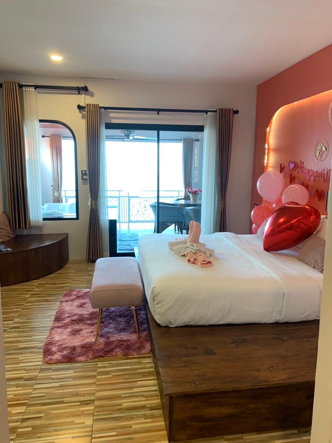 Deluxe Double Room with Bathtub