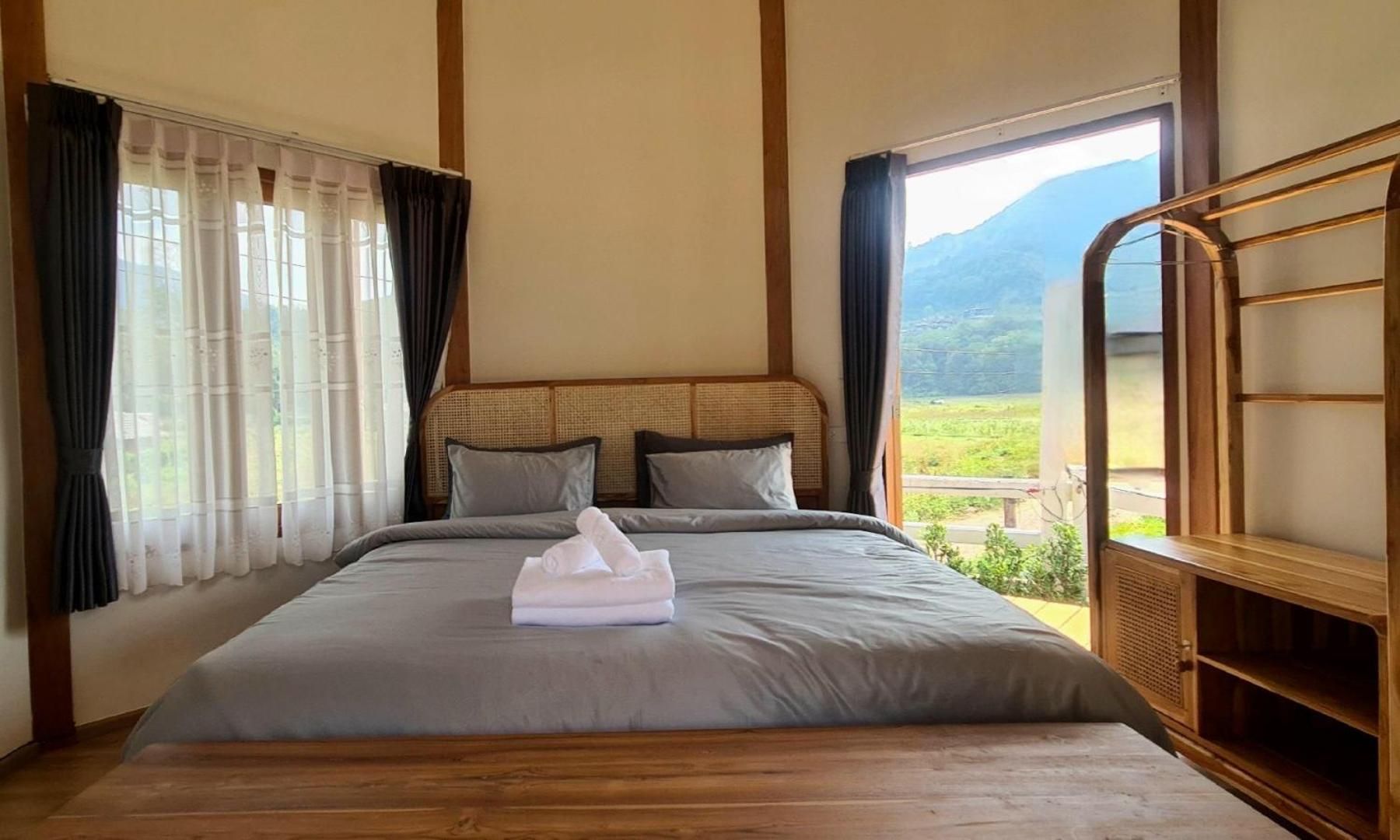Villa with Mountain View