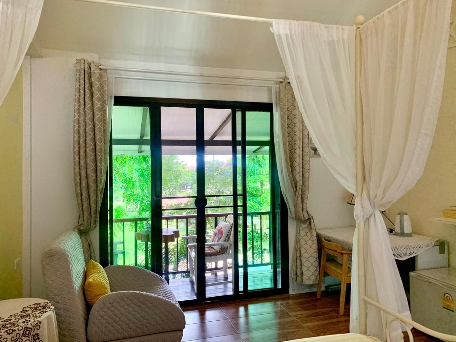 Queen Room with Garden View