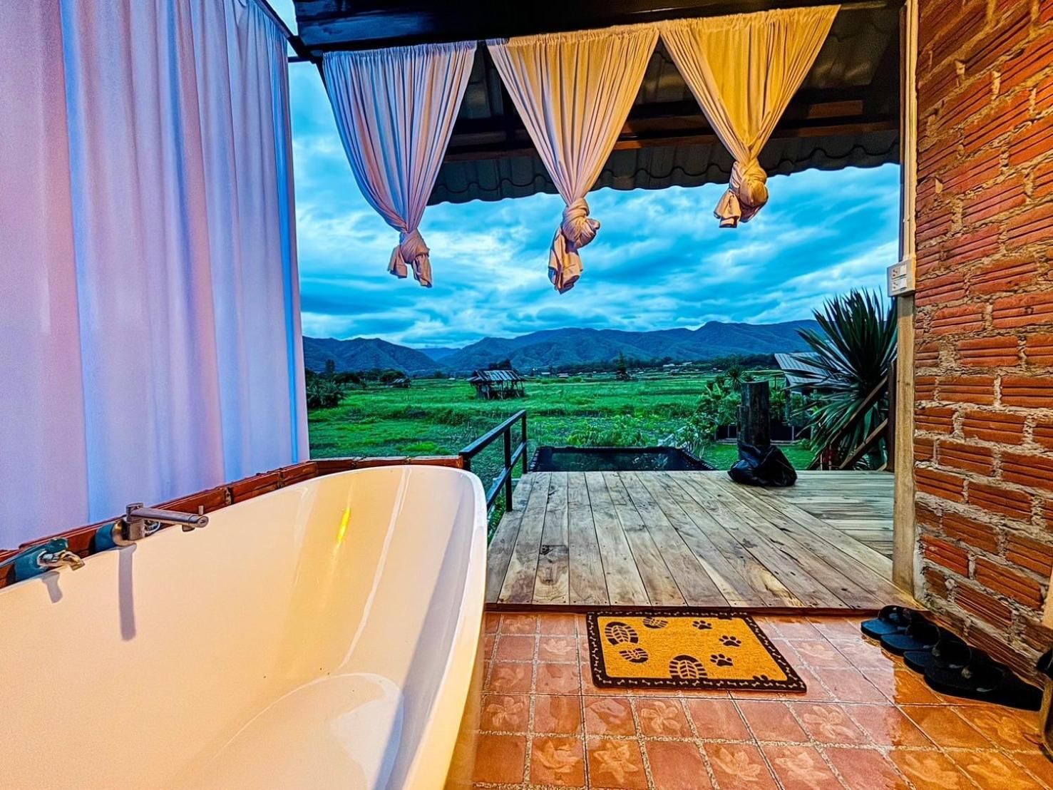 Deluxe Double or Twin Room with Mountain View